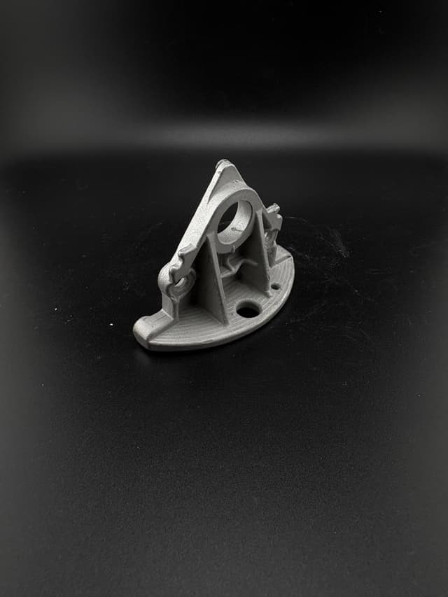 Complex casting with mounting features